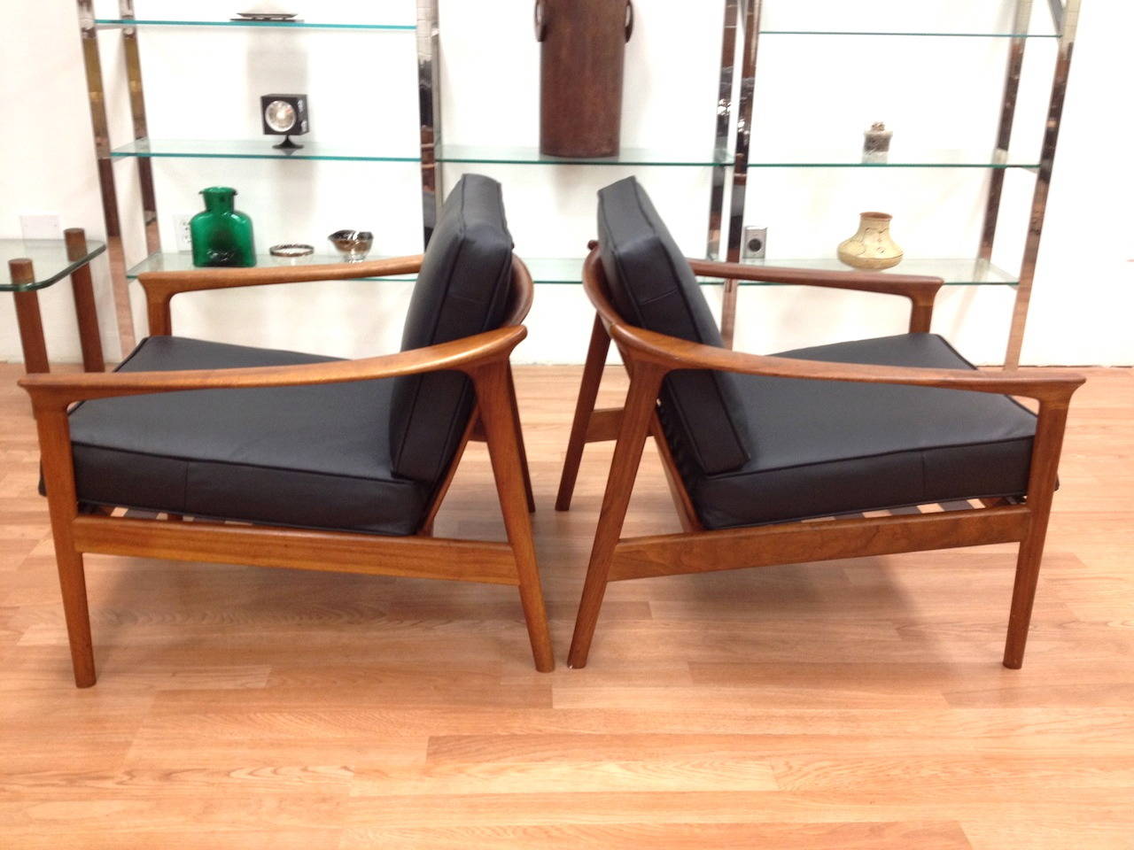 Pair of DUX Danish Modern Walnut Black Leather Lounge Chairs by Folke Ohlsson 1