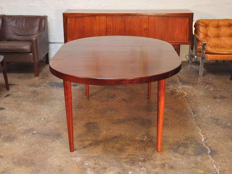 Danish Modern Rosewood Dining Table with Three Leaves In Excellent Condition In Brooklyn, NY
