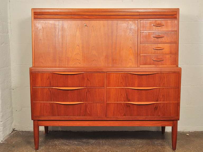 Stunning writing cabinet! Open the desk to reveal secret locking drawers, storage cubbies, and more. Masterful cabinetry details on this Danish piece designed by Ib Kofod-Larsen. Teak. 1960s. In excellent restored vintage condition.

49.25