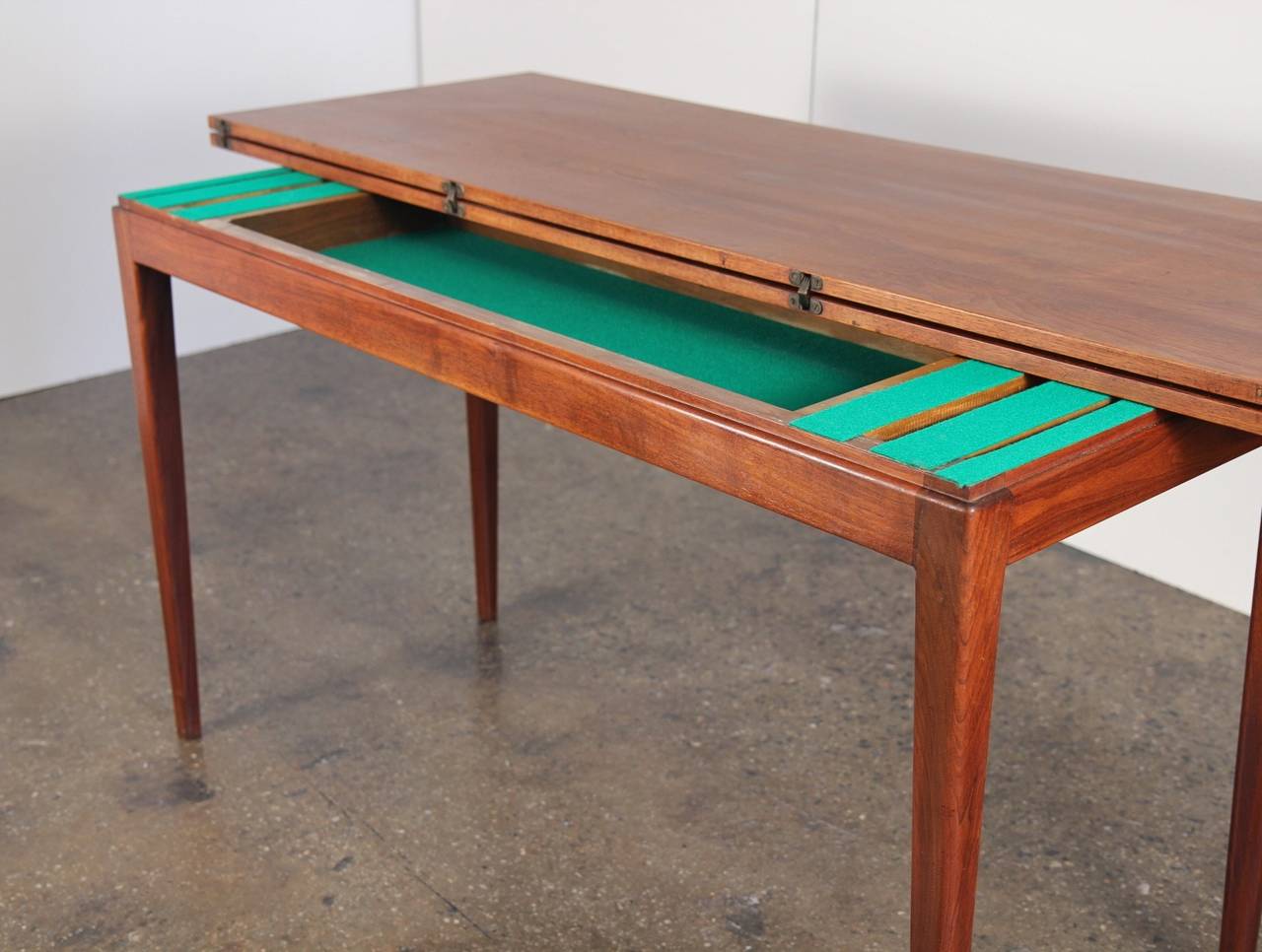 Jens Risom T-170 Console Dining Table In Excellent Condition In Brooklyn, NY