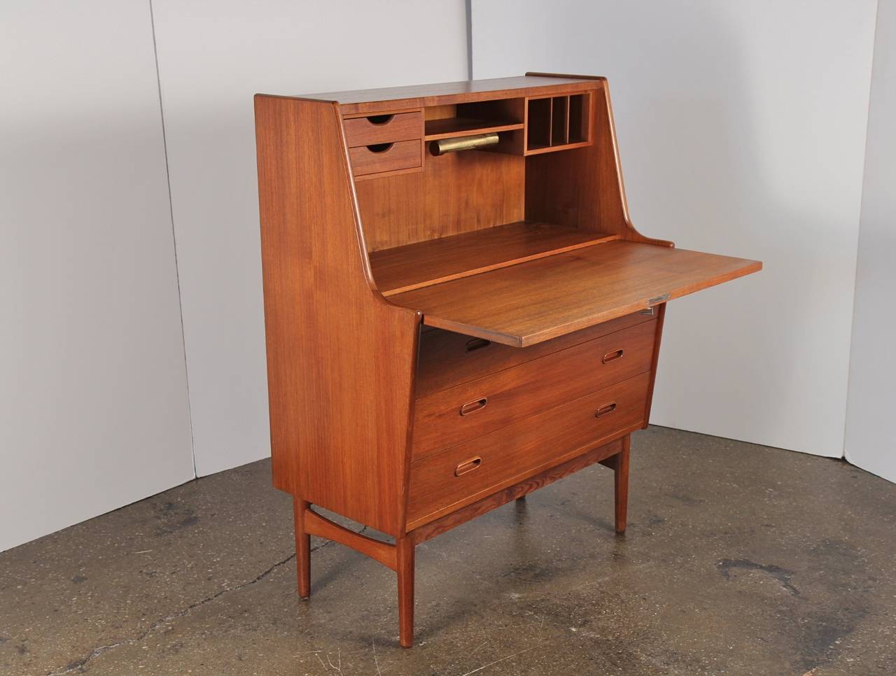 Unlock the desk—with its vintage key—to reveal mini drawers and cubbies perfect for organizing your home office or vanity. Close the desk, and your papers and cords are elegantly hidden from view. Three large drawers below provide a dresser's worth