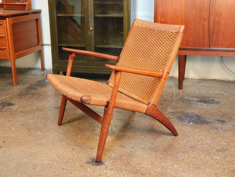 This rugged yet refined armchair by Hans Wegner is made of oak and woven paper cord. Quite a brilliant design! The wood frame has been refinished; paper cord is in excellent condition. Produced in Denmark by Carl Hansen & Son, 1950s.

27