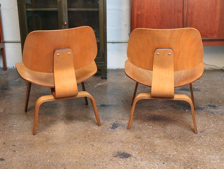 Mid-Century Modern Pair of LCW Chairs by Charles and Ray Eames for Herman Miller