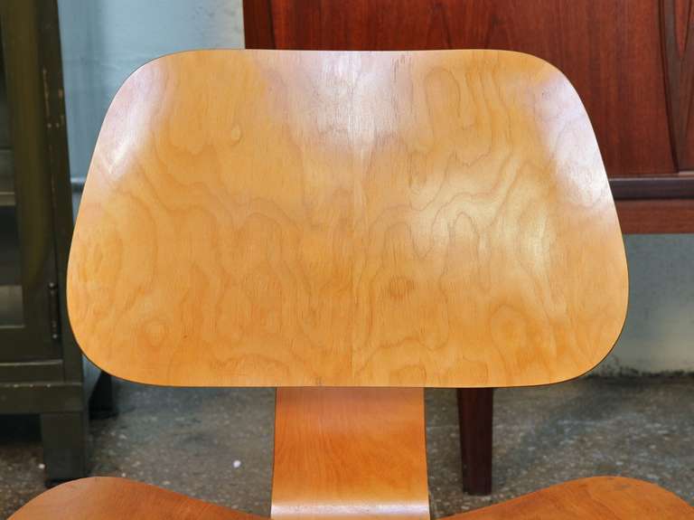 Mid-20th Century Pair of LCW Chairs by Charles and Ray Eames for Herman Miller