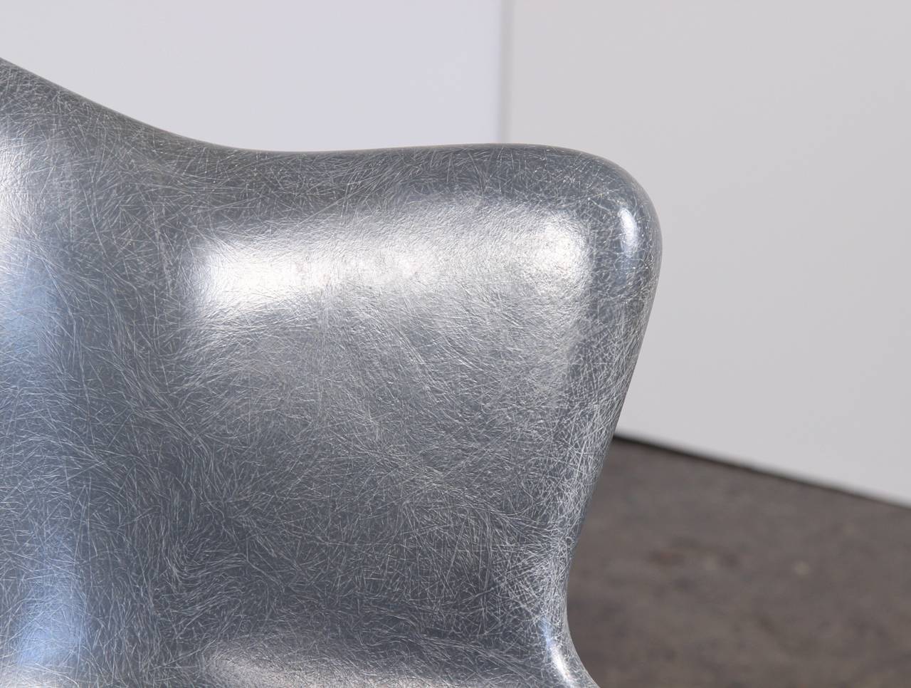 Vintage Molded Fiberglass Chair In Excellent Condition In Brooklyn, NY