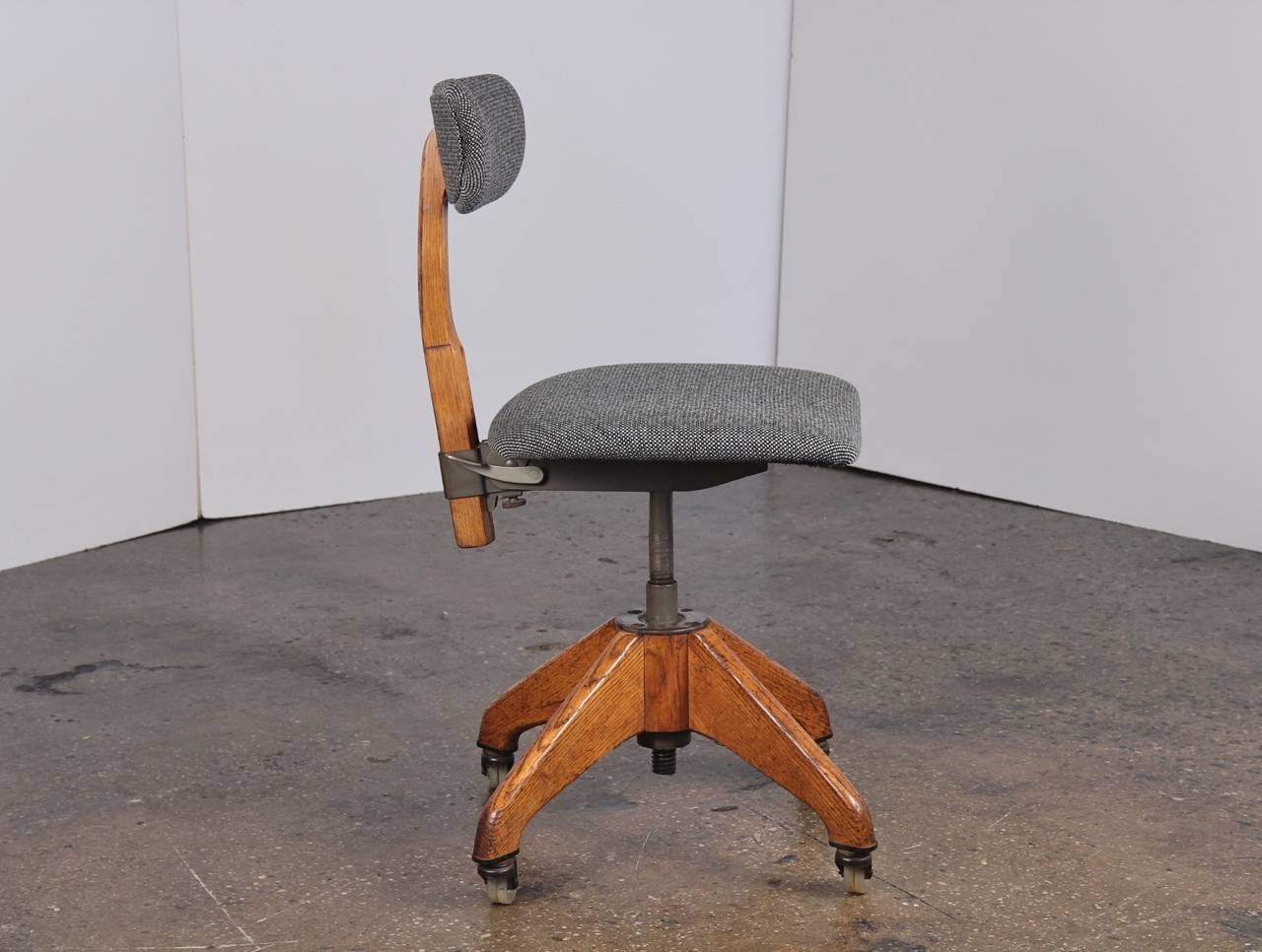 Charming Scandinavian task chair in beautifully patinated white oak. The seat and back rest are adjustable. All wheels roll smoothly. Newly upholstered in a textural mid-century fabric. Made in Sweden. 1950s-1960s.

16