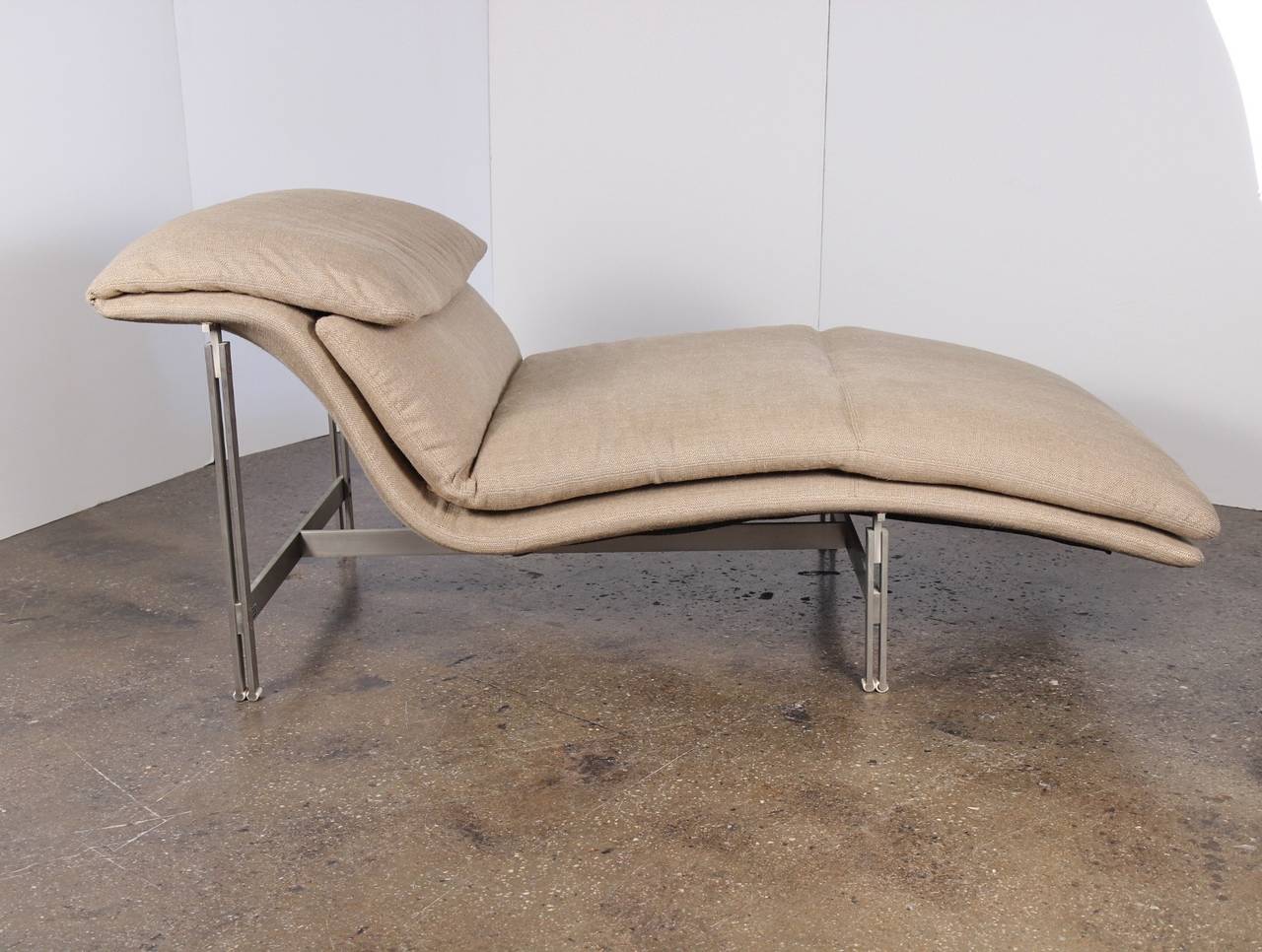 Designed by Giovanni Offredi for Saporiti Italia in 1974. Aptly named, the Onda chaise undulates invitingly, promising the ultimate in ergonomic comfort. Exposed steel frame creates a modern contrast with the soft upholstery (by Holly Hunt). Made by