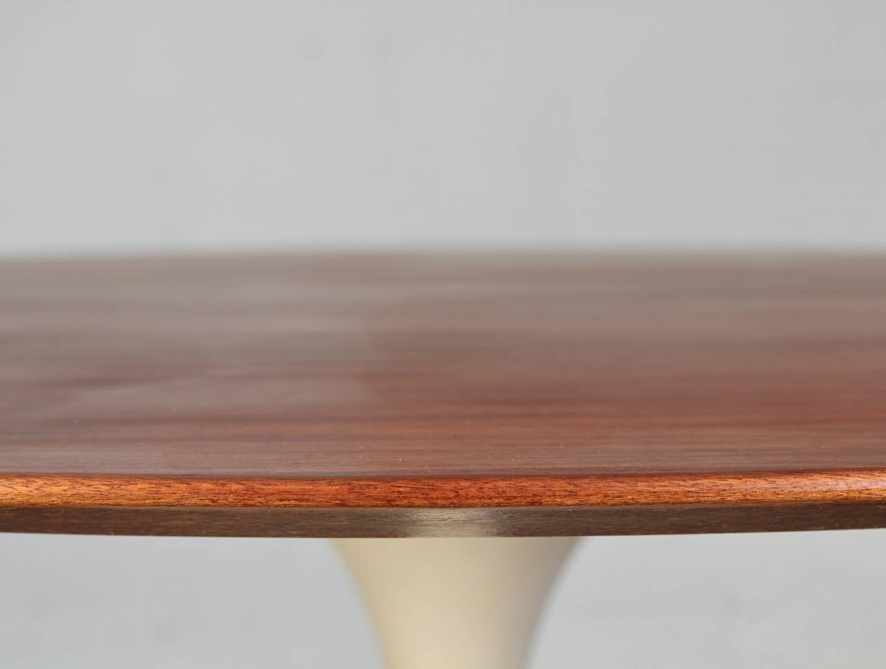 Walnut Pedestal Table by Eero Saarinen for Knoll In Excellent Condition In Brooklyn, NY