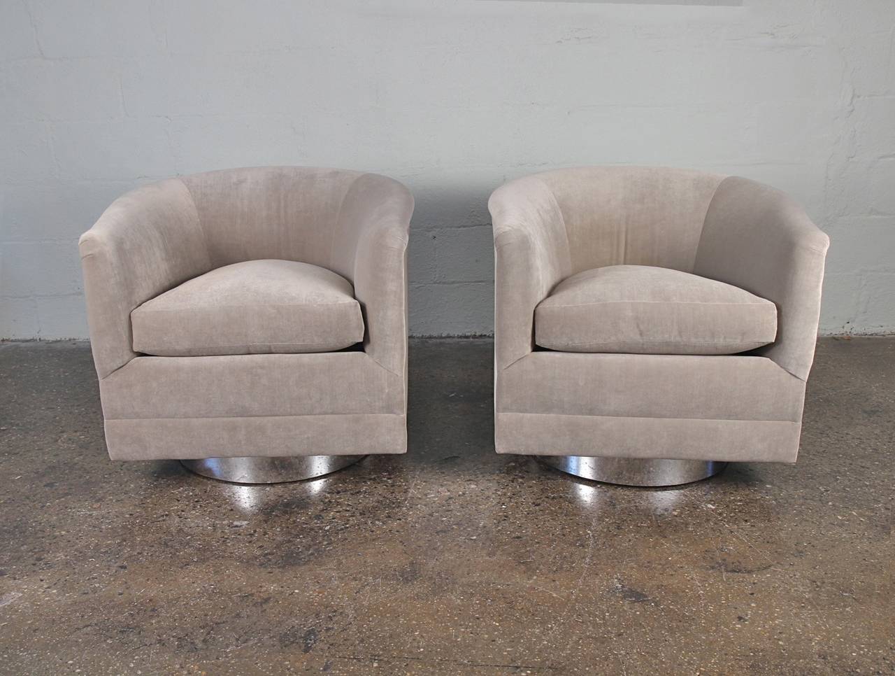 Luxurious swivel lounge chairs newly upholstered in a luscious Romo velvet in soft gray. Chrome bases add a sexy gleam. Designed by Edward Wormley for Dunbar in the 1960s. In excellent vintage condition. Sold as a pair.

Dimensions: 29