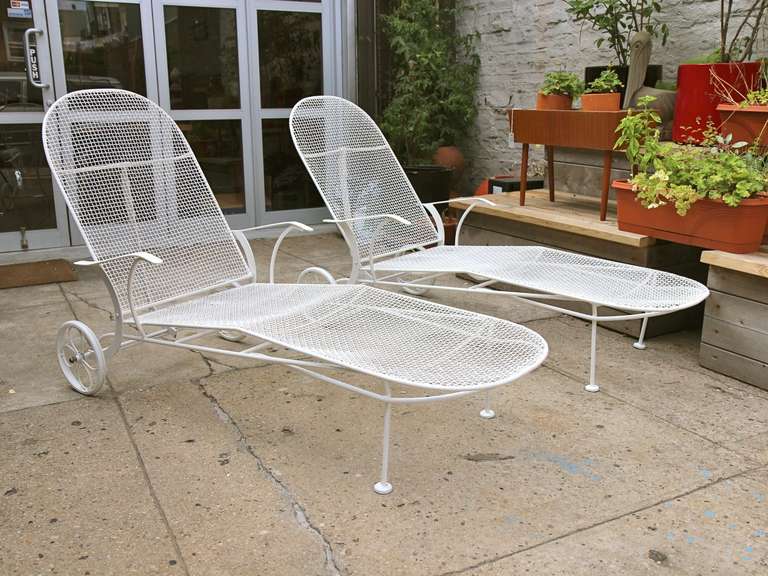 Hard-to-find Sculptura patio chaises designed by Robert Woodard. These lovelies have adjustable backs. Welds are all intact. Freshly painted white, and ready to strike a pose in your garden or patio. Sold as a pair.

60