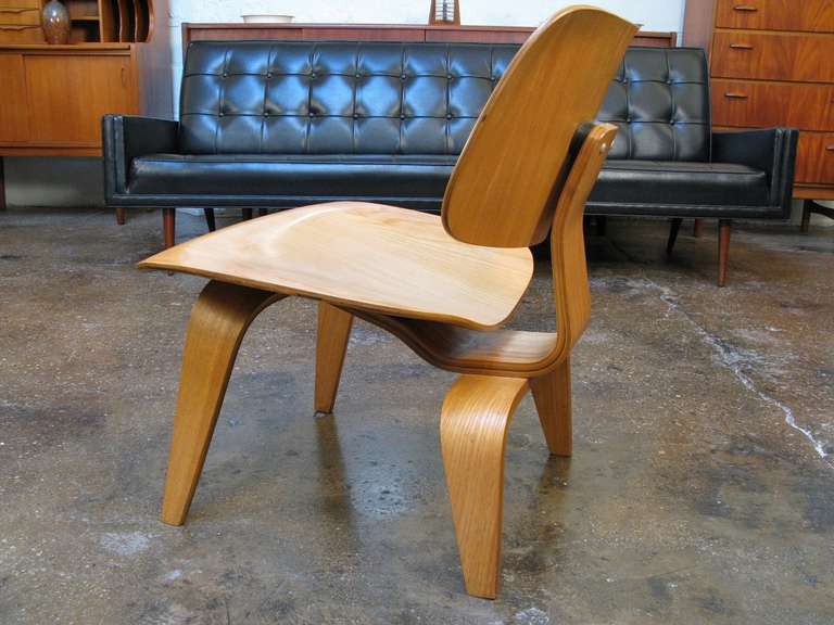 Charles Eames LCW Evans In Excellent Condition In Brooklyn, NY