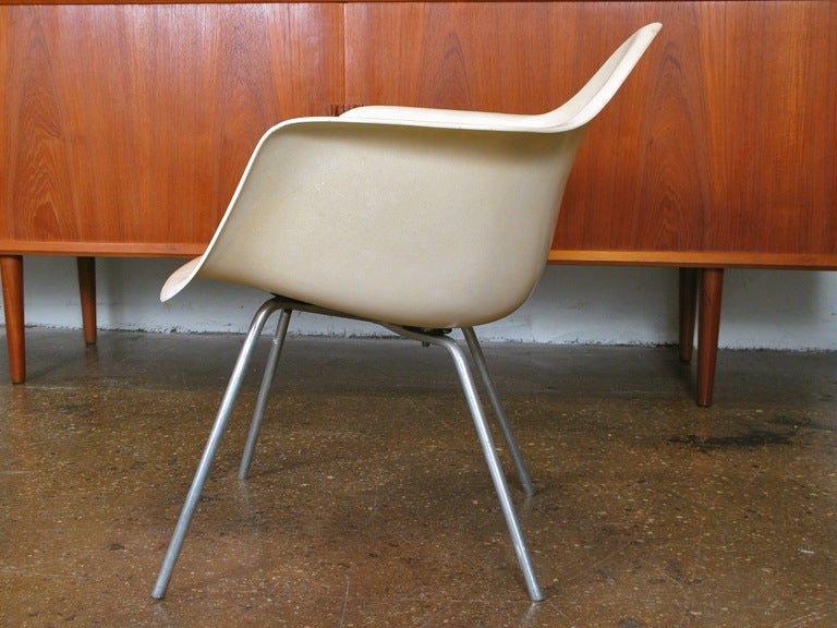 Mid-Century Modern Rare 1953 Parchment Eames Shell Chair