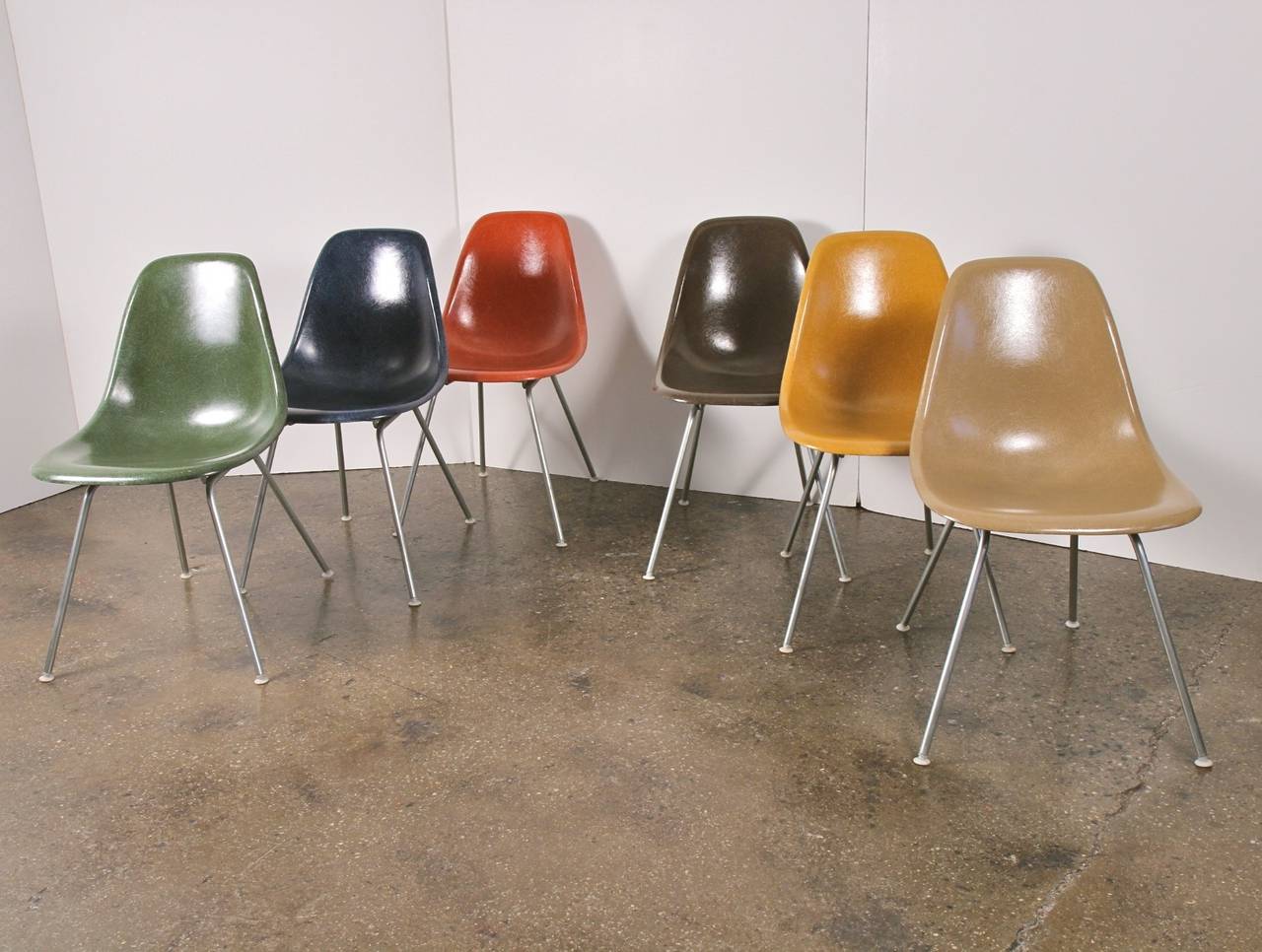 Original Eames Fiberglass Shell-Stühle von Herman Miller (Moderne der Mitte des Jahrhunderts) im Angebot