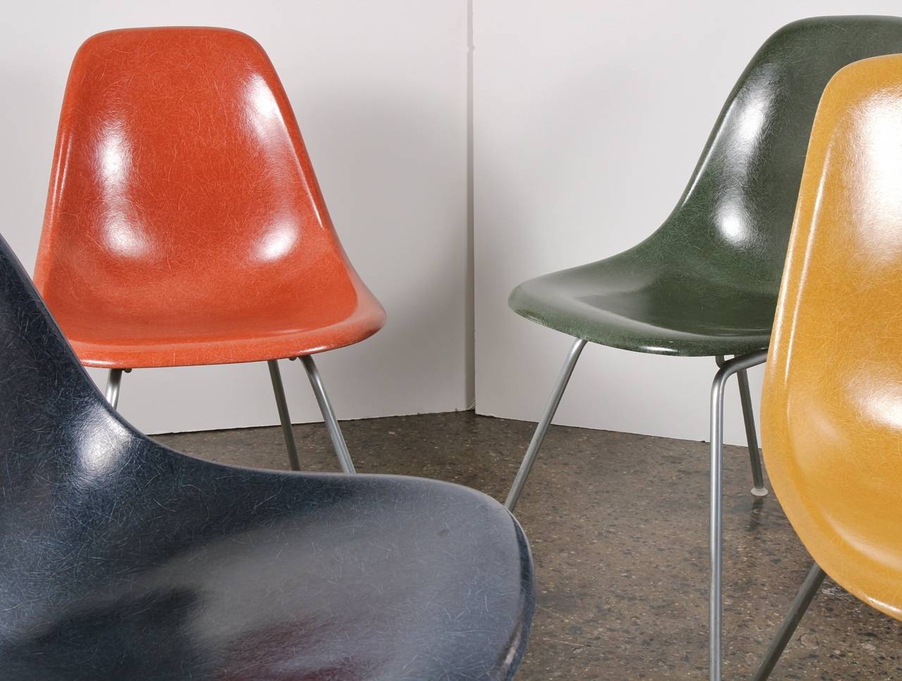 Original Eames Fiberglass Shell-Stühle von Herman Miller (amerikanisch) im Angebot