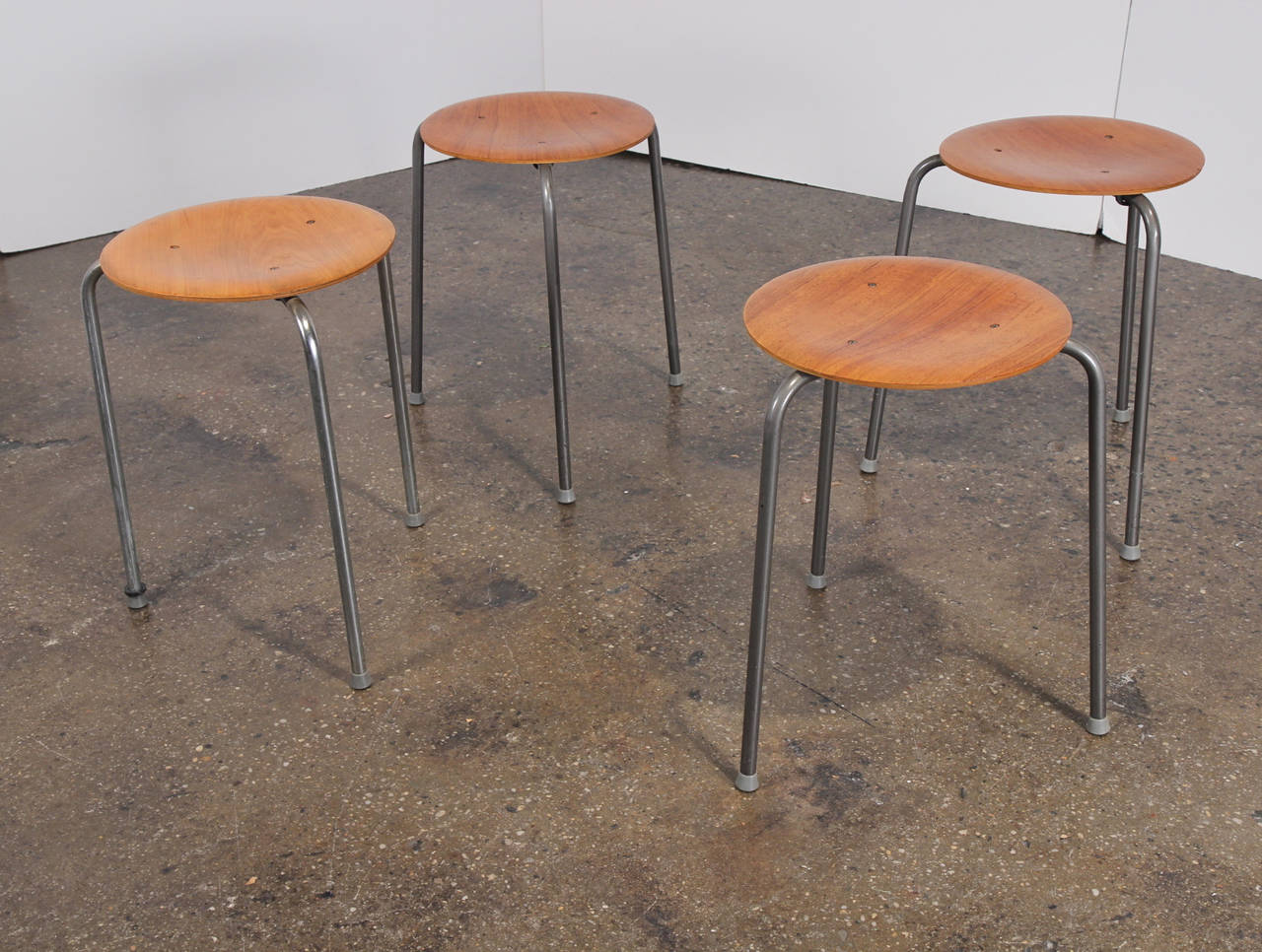 arne jacobsen stool
