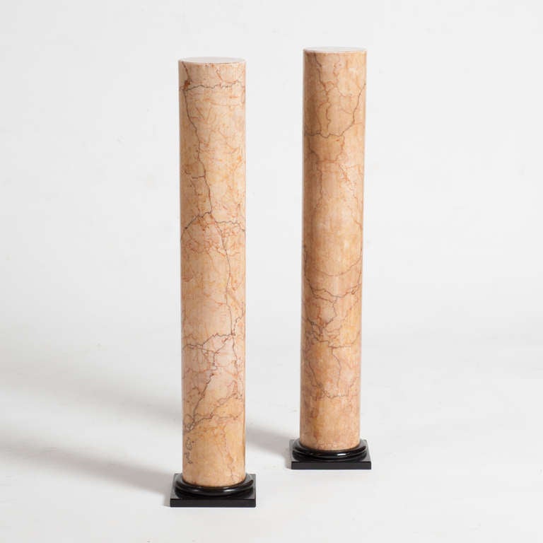 Decorative pair of columns in marble.