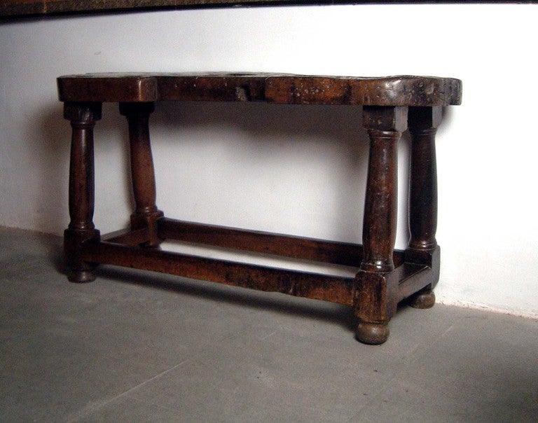 "17h c. walnut dutch  working table