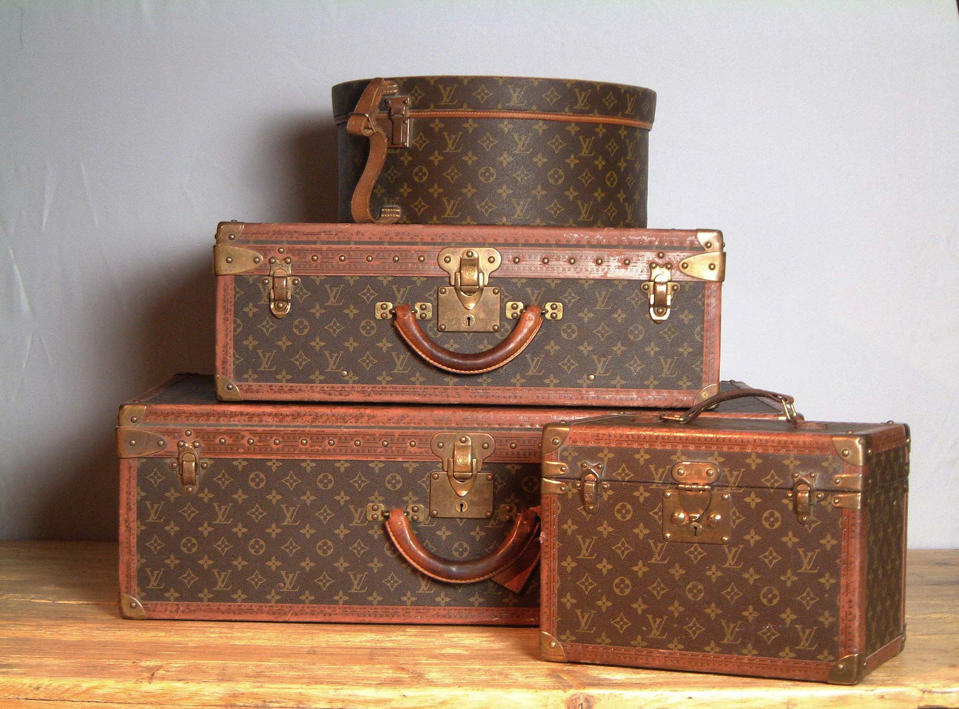 "Louis Vuitton", 20th century. A set of four hardsided luggage cases For Sale