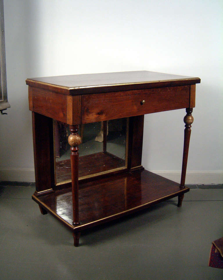 A 19th Century Pair of Mahogany Console Tables In Good Condition In Madrid, ES