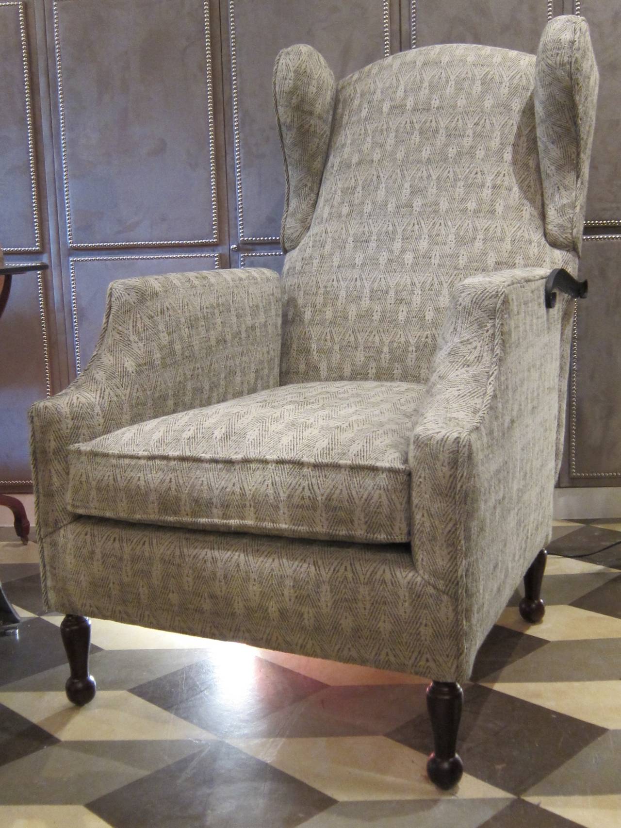 An impressive pair of armchairs in the style of Maison Jansen. XXth century. 