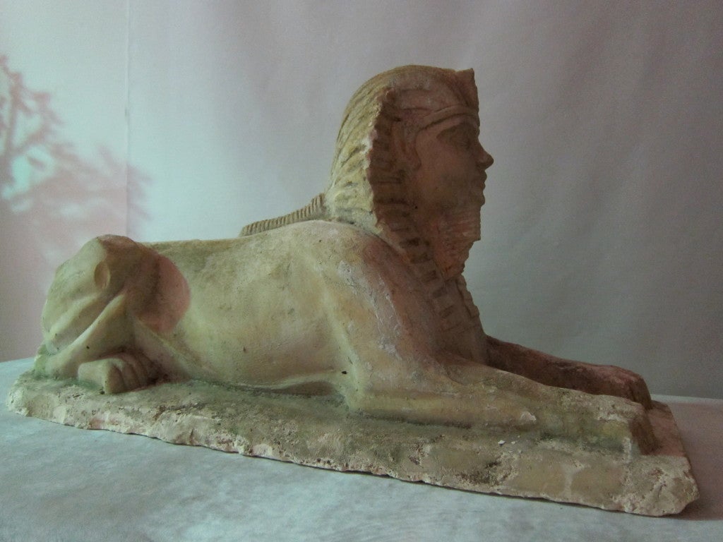 XIXth century reconstituited stone Tutankamon reclined sfinge. In Good Condition For Sale In Madrid, ES