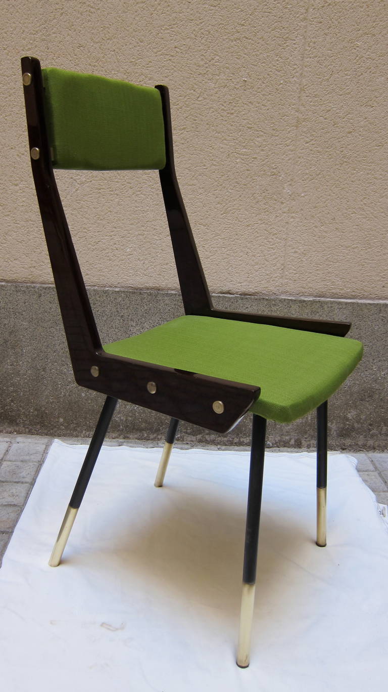 A pair of chairs in rosewood and brass. Italy 60' In Good Condition For Sale In Madrid, ES