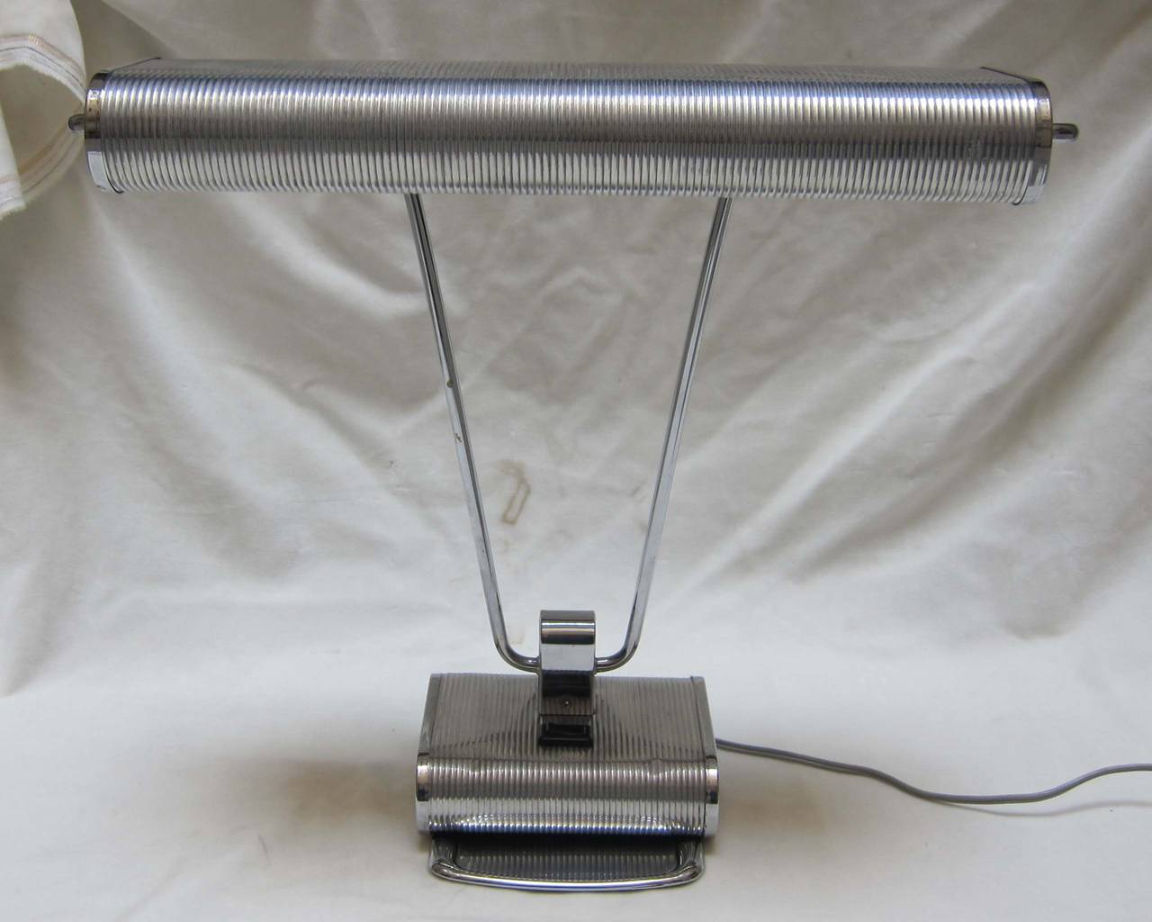 Eileen Gray art decó metal desk lamp. USA circa 1930. In Good Condition For Sale In Madrid, ES