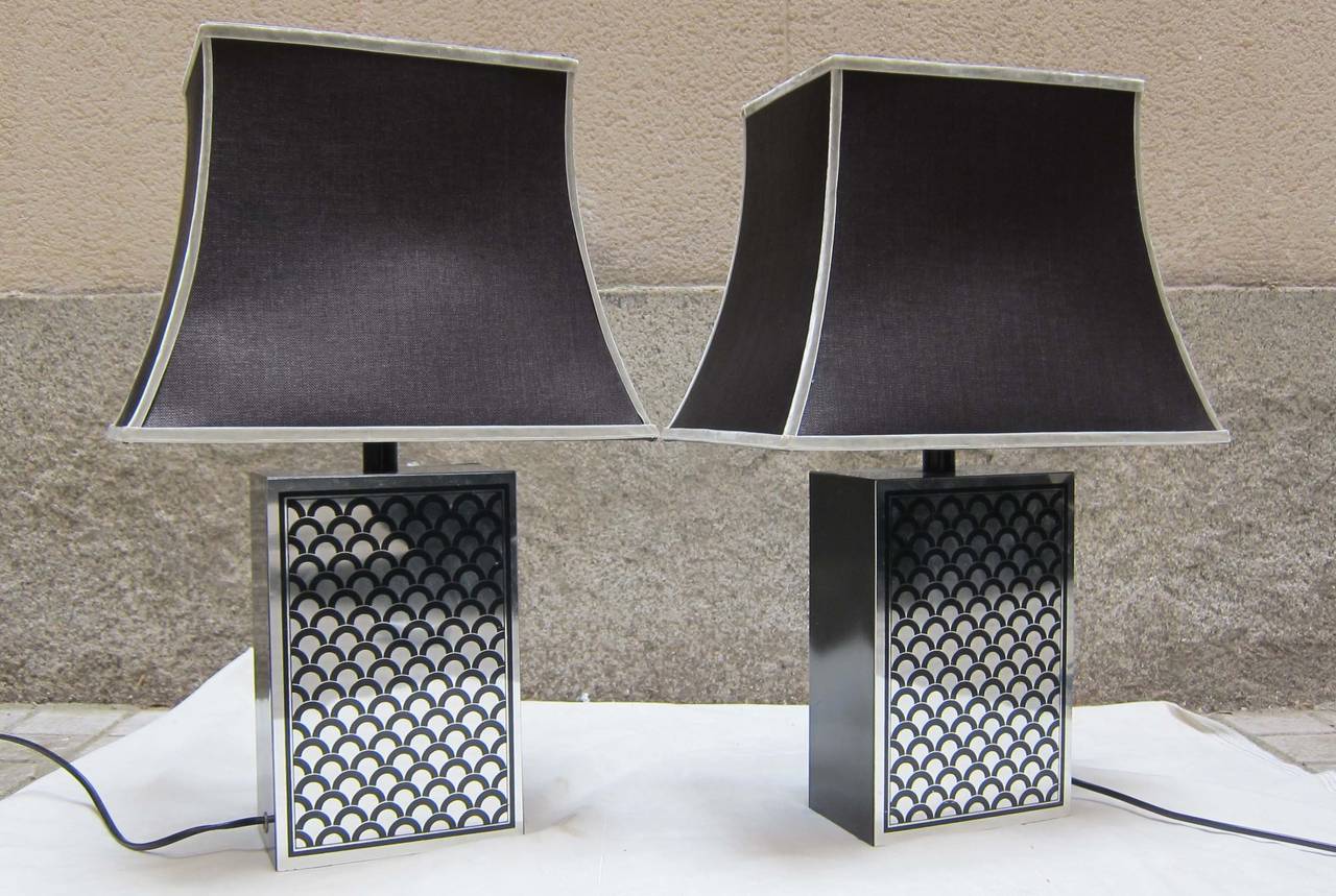 Silkscreened aluminum pair of table lamps. Italy 60'