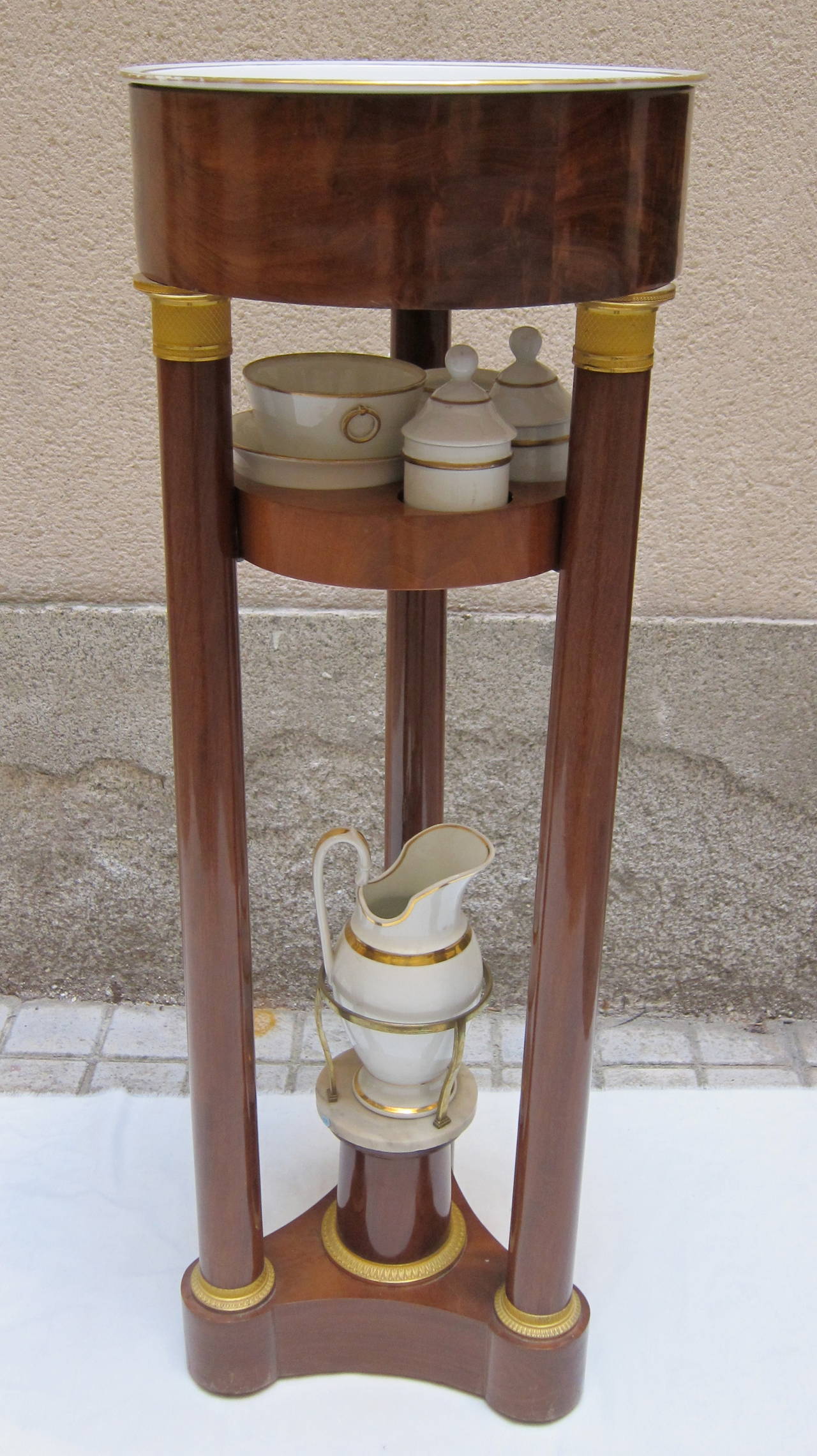 Mahogany and NAST porcelain gueridon toilette. Paris, Imperio period 1810