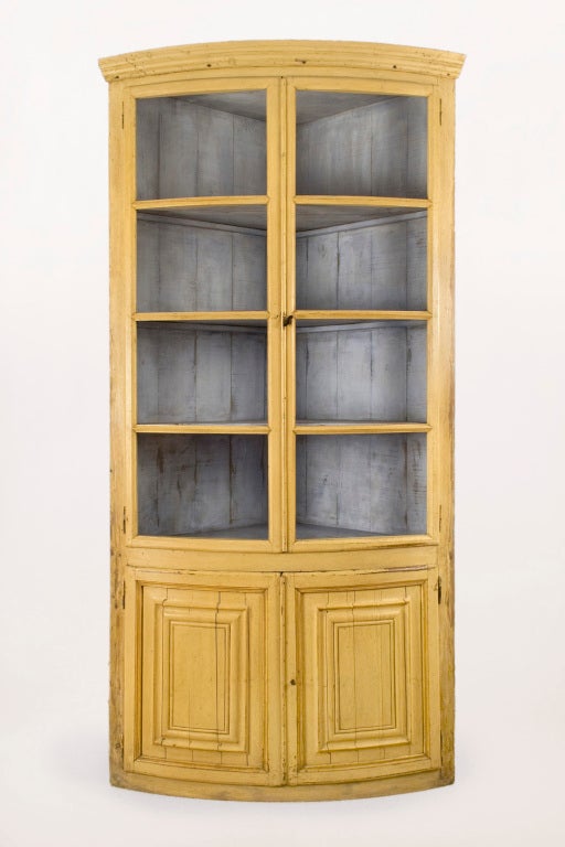 Pair of Courner Vitrines
