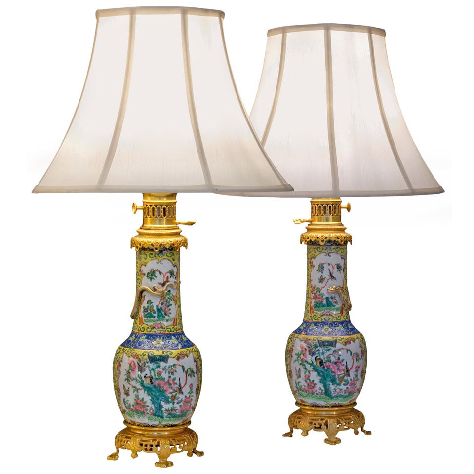 Pair of 19th Century Chinese Yellow and White Floral Chinioserie Lamps