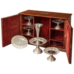 Servicio de mesa inglés del siglo XIX en plata marcada A. Hall de Sheffield con estuche