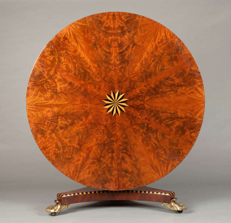 Englischer Mahagoni-Tisch des 19. Jahrhunderts mit Sternschliff- und geometrischen Intarsien (Georgian) im Angebot