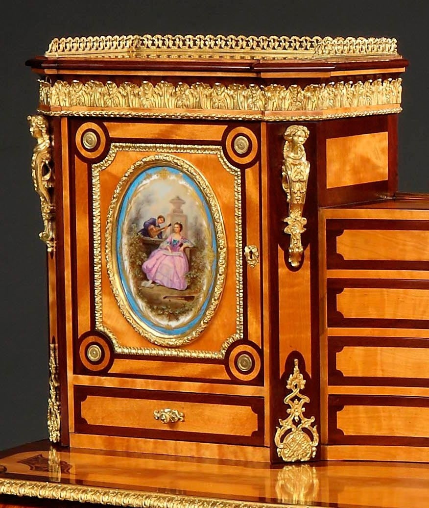 Seltener englischer Schreibtisch aus dem 19. Jahrhundert (Louis XV.) im Angebot