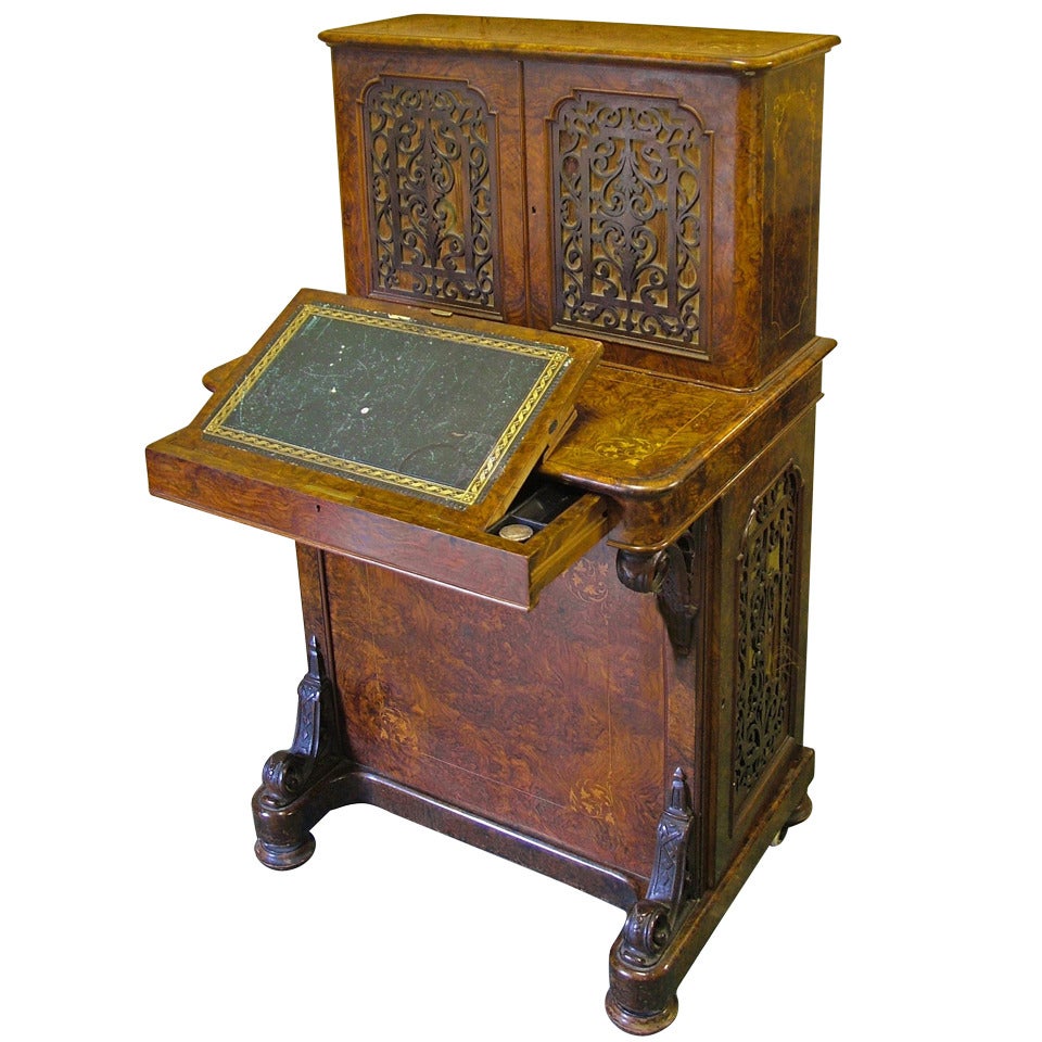 Englischer Davenport-Schreibtisch aus Nussbaumholz mit Intarsien, 19. Jahrhundert