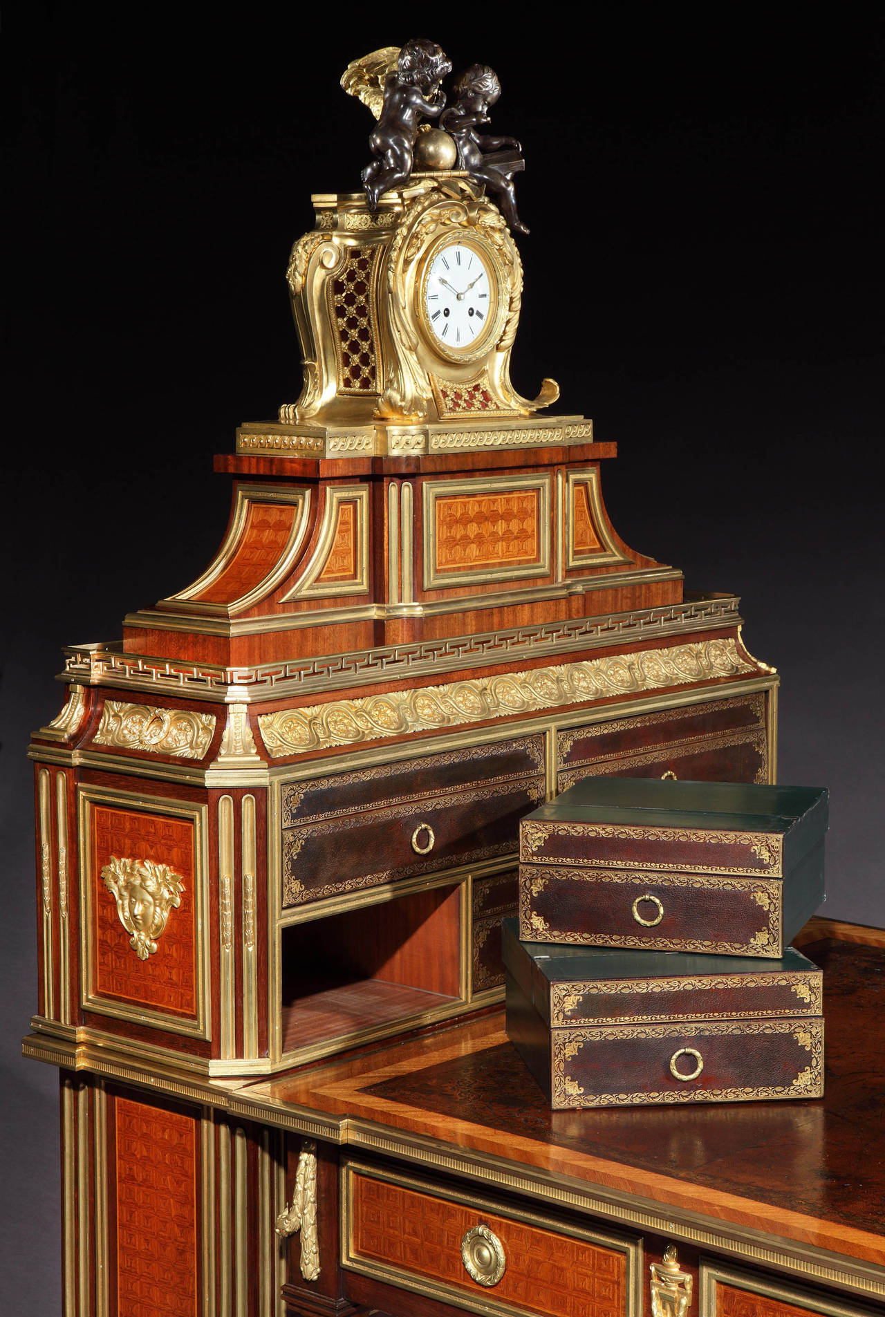 Louis XVI Bureau Cartonnier français ancien en parqueterie et bronze avec horloge en vente