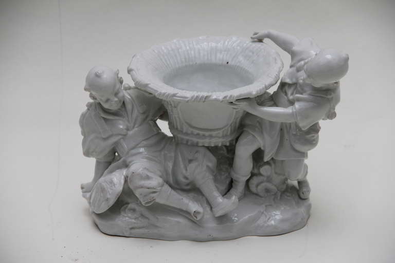 A chinoiserie decoration white Naples porcelain centerpiece