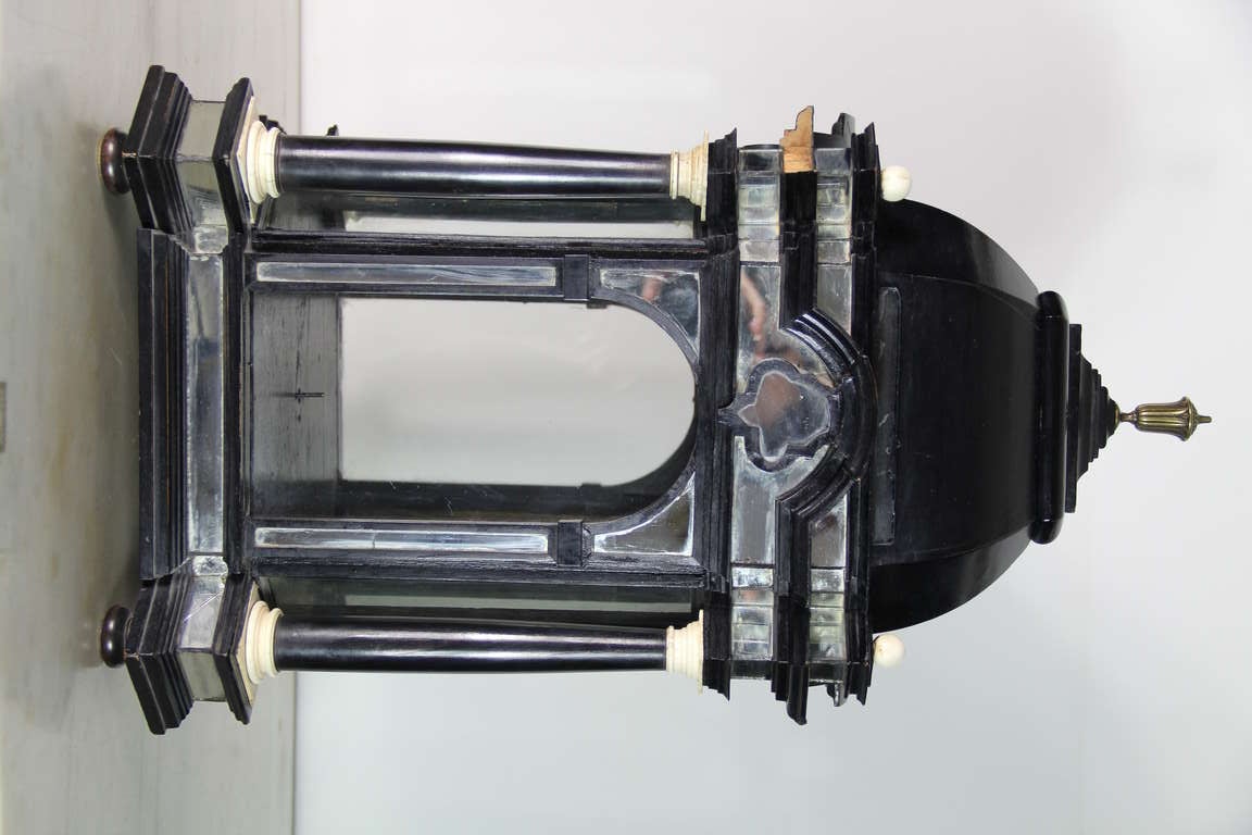 Ivory, Mirror and Black Wood Tabernaculo