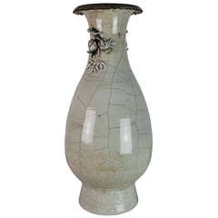 Chinoise Craquelé Porcelain Vase