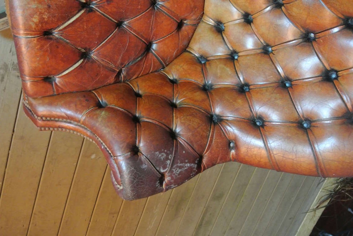 Tufted Leather English Swivel Chair SATURDAY SALE For Sale 2