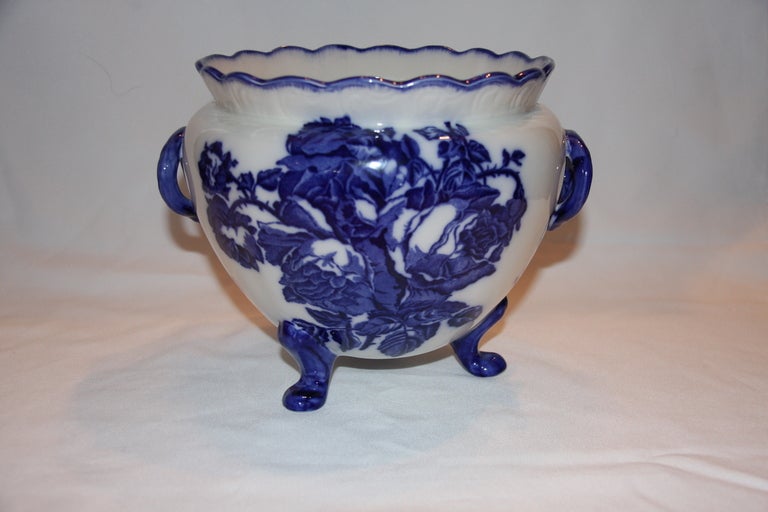Blakeney English Ironstone Vase In Excellent Condition For Sale In West Palm beach, FL