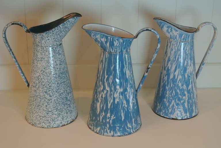 Group of Three Enameled Tin Milk Pitchers SATURDAY SALE In Good Condition For Sale In West Palm beach, FL