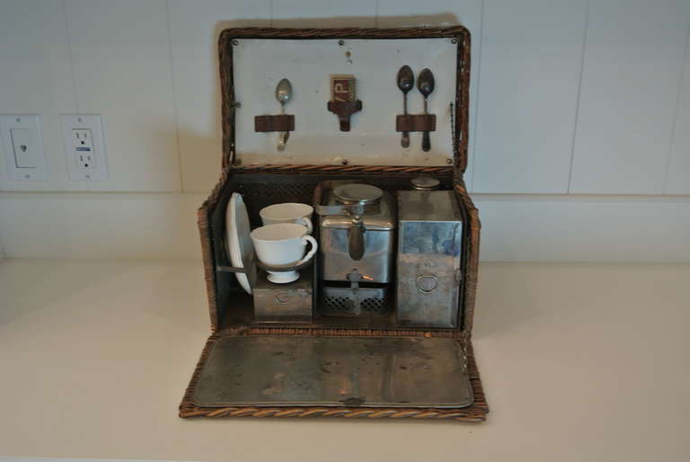 Picnic basket with vintage tea set. Set includes two porcelain tea cups and saucers marked 
