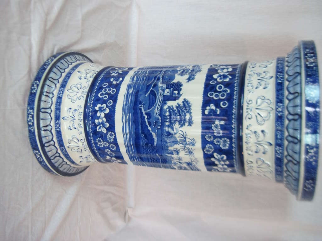 Spode Antique Delft Blue Garden Stool SATURDAY SALE In Excellent Condition For Sale In West Palm beach, FL