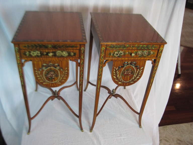 Hand-Painted Pair of Maitland-Smith George III Satinwood Bedside Tables SATURDAY SALE For Sale