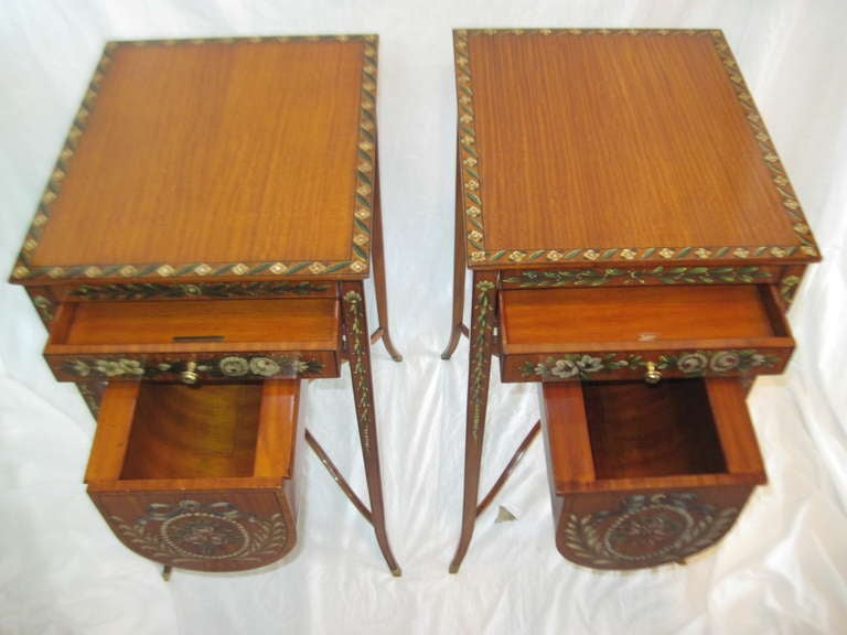 Pair of Maitland-Smith George III Satinwood Bedside Tables SATURDAY SALE In Excellent Condition For Sale In West Palm beach, FL