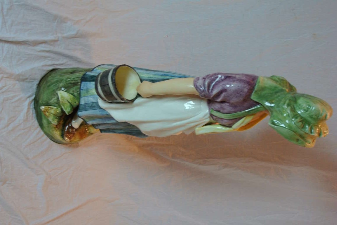 Majolica Milk Maid In Excellent Condition For Sale In West Palm beach, FL