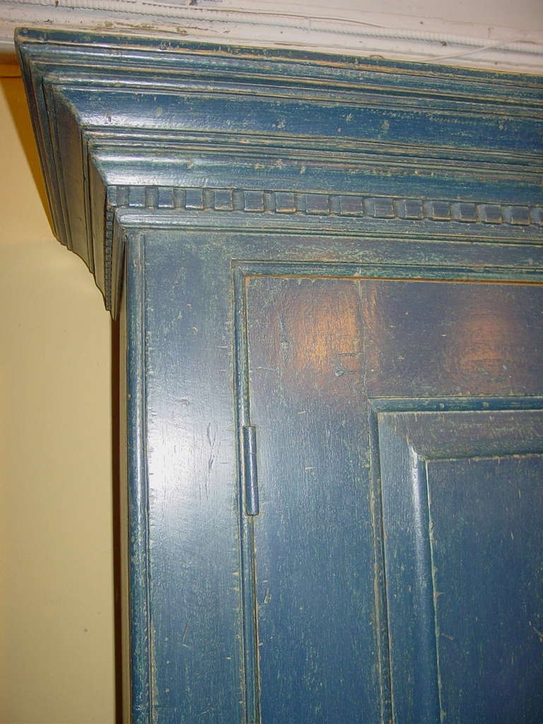 19th Century French Canadian Setback Cupboard For Sale
