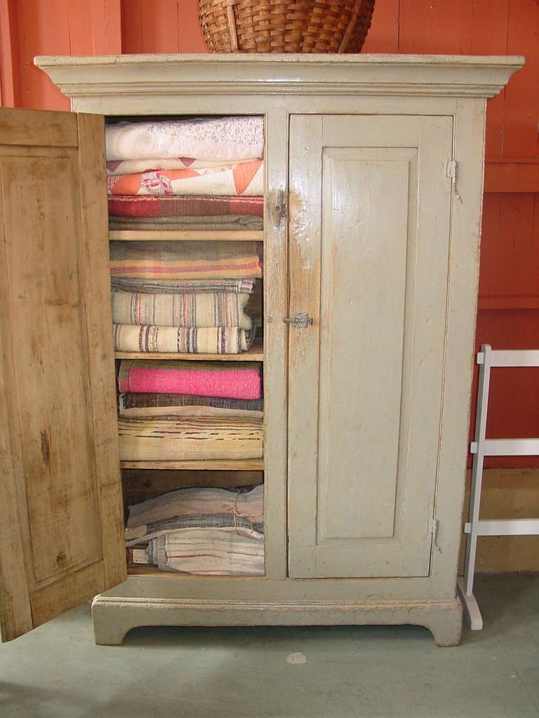 Armoire from Quebec In Good Condition For Sale In Woodbury, CT