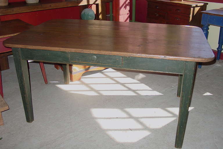 Kitchen farm table with one drawer. Tapered legs